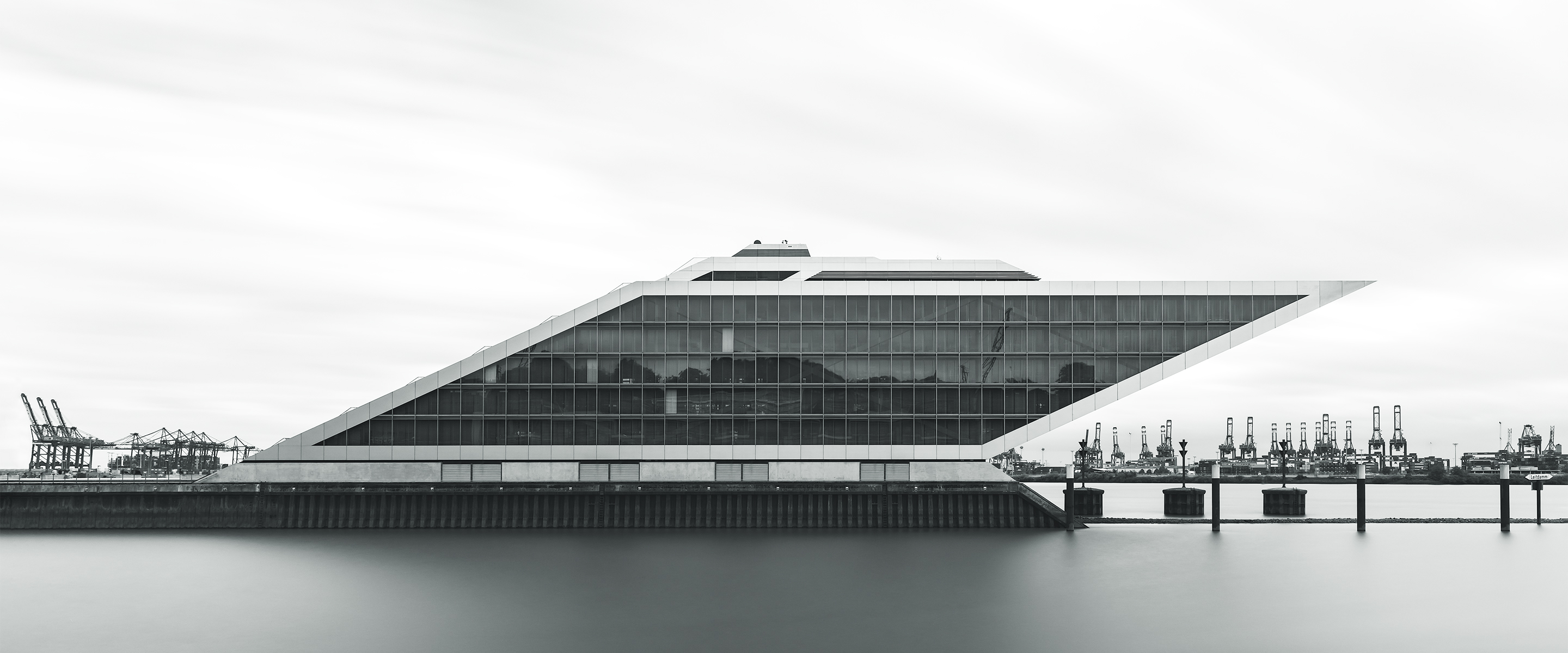 Langzeitbelichtung Dockland Hamburg | © S. Wickenkamp